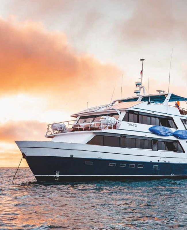 La Pinta Cruise Ship